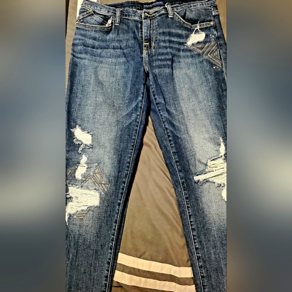Rock and Republic Sz 12 Distressed Jean